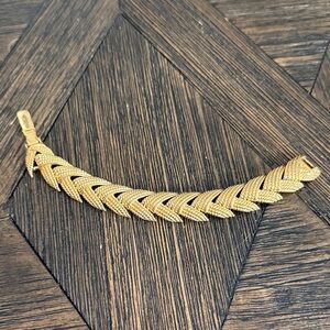 Vintage Napier Gold Tone Laurel Leaf V Link Bracelet